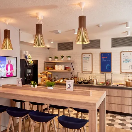 هوليداي إن إكسبريس - سيتي هول