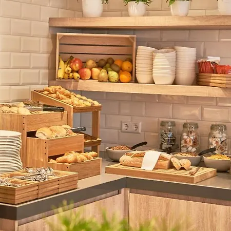 Express - Hall By Ihg Отель