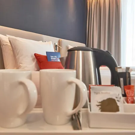 Отель Express - Hall By Ihg