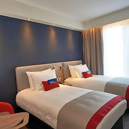 מלון Express - Hall By Ihg 3*