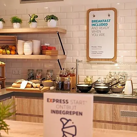 Express - Hall By Ihg מלון 3*