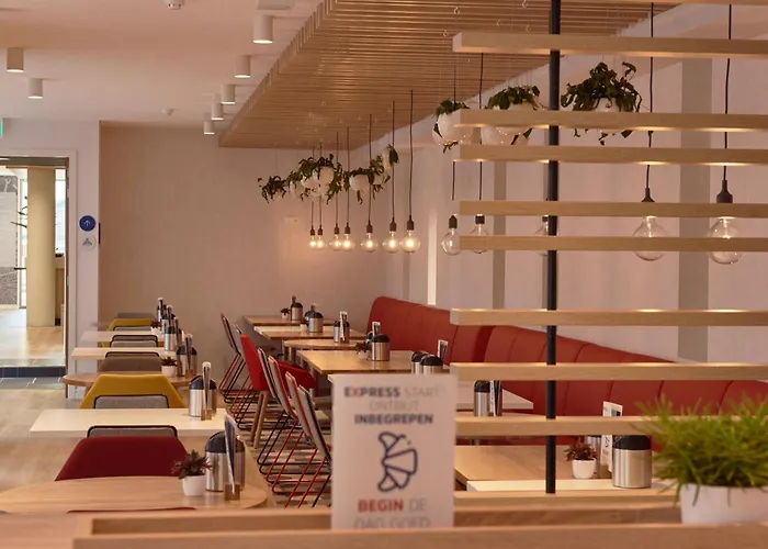 Express - Hall By Ihg Hotel 3*